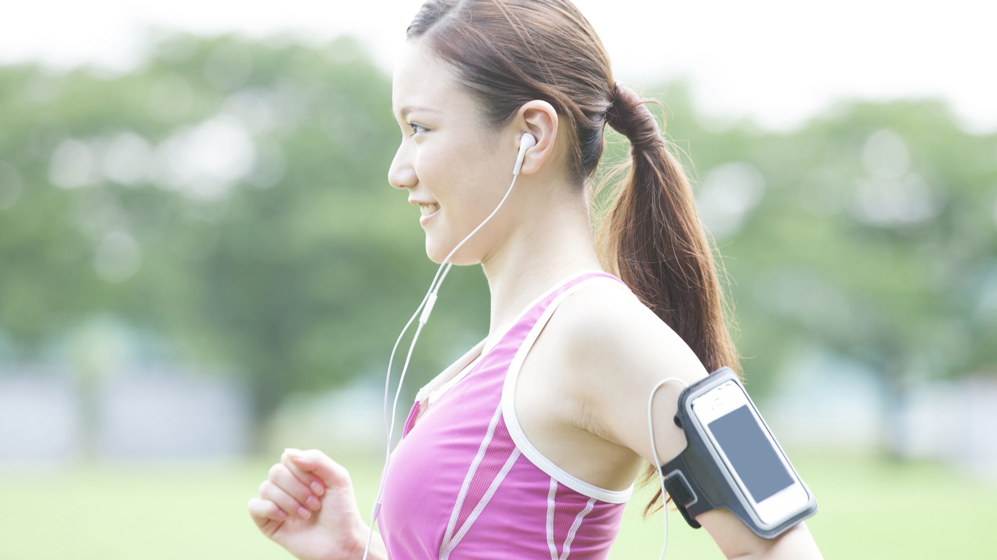 ランニングする女性