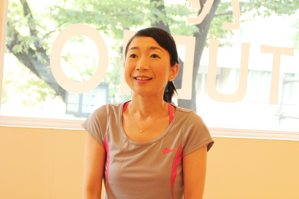 「笑顔は幸せを呼ぶ」は本当か？～フェイスエクササイズが心身に与える影響を紐解く