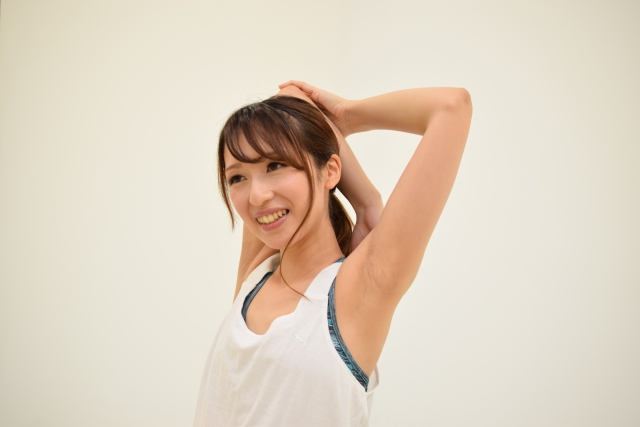 ピラティスをする女性