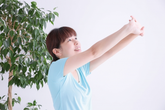 ストレッチする女性