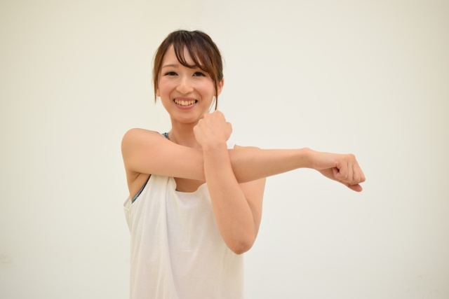 ストレッチする女性