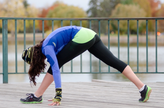 ストレッチする女性