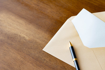 手紙とペン