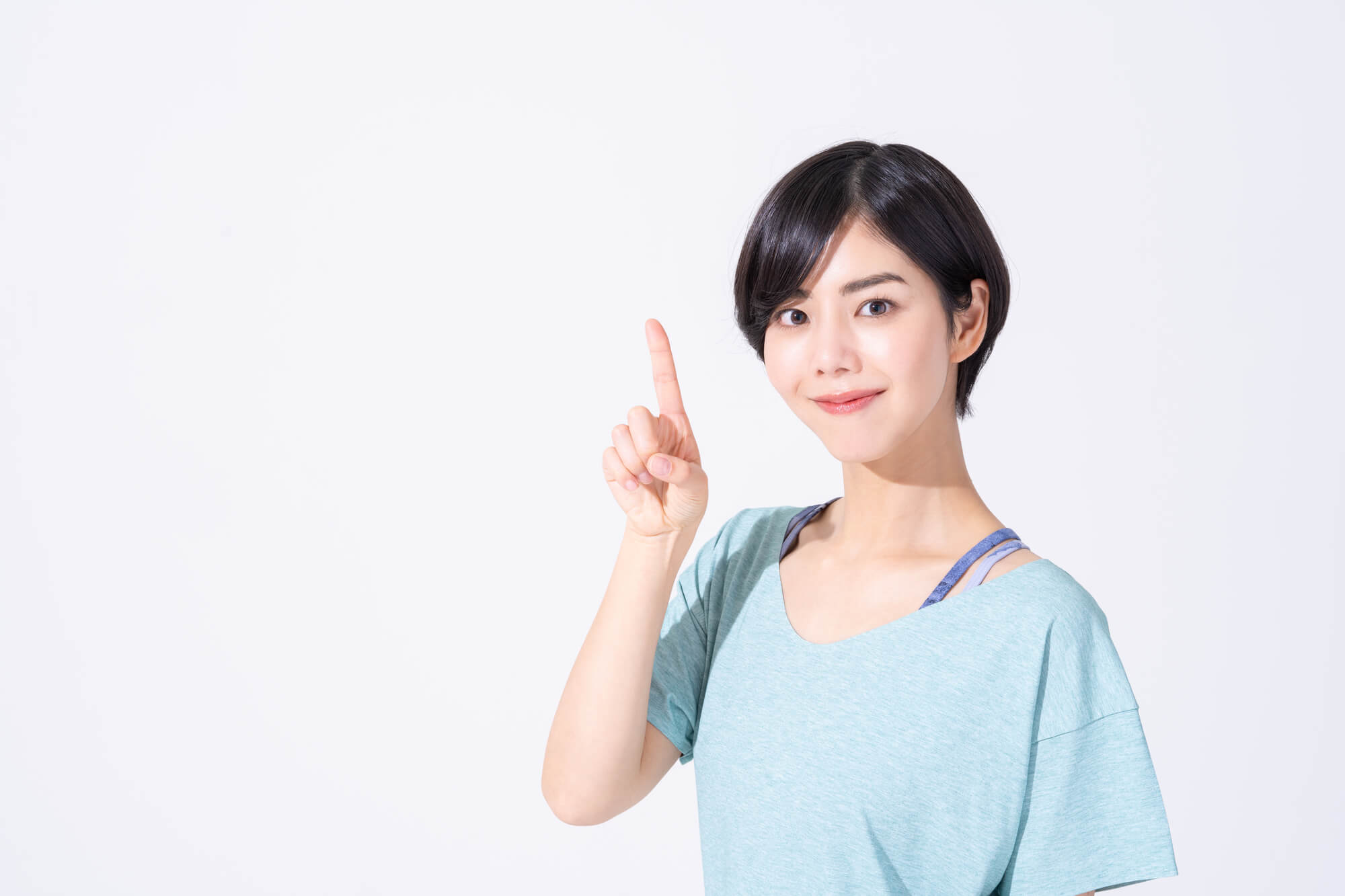 人さし指を立てる女性
