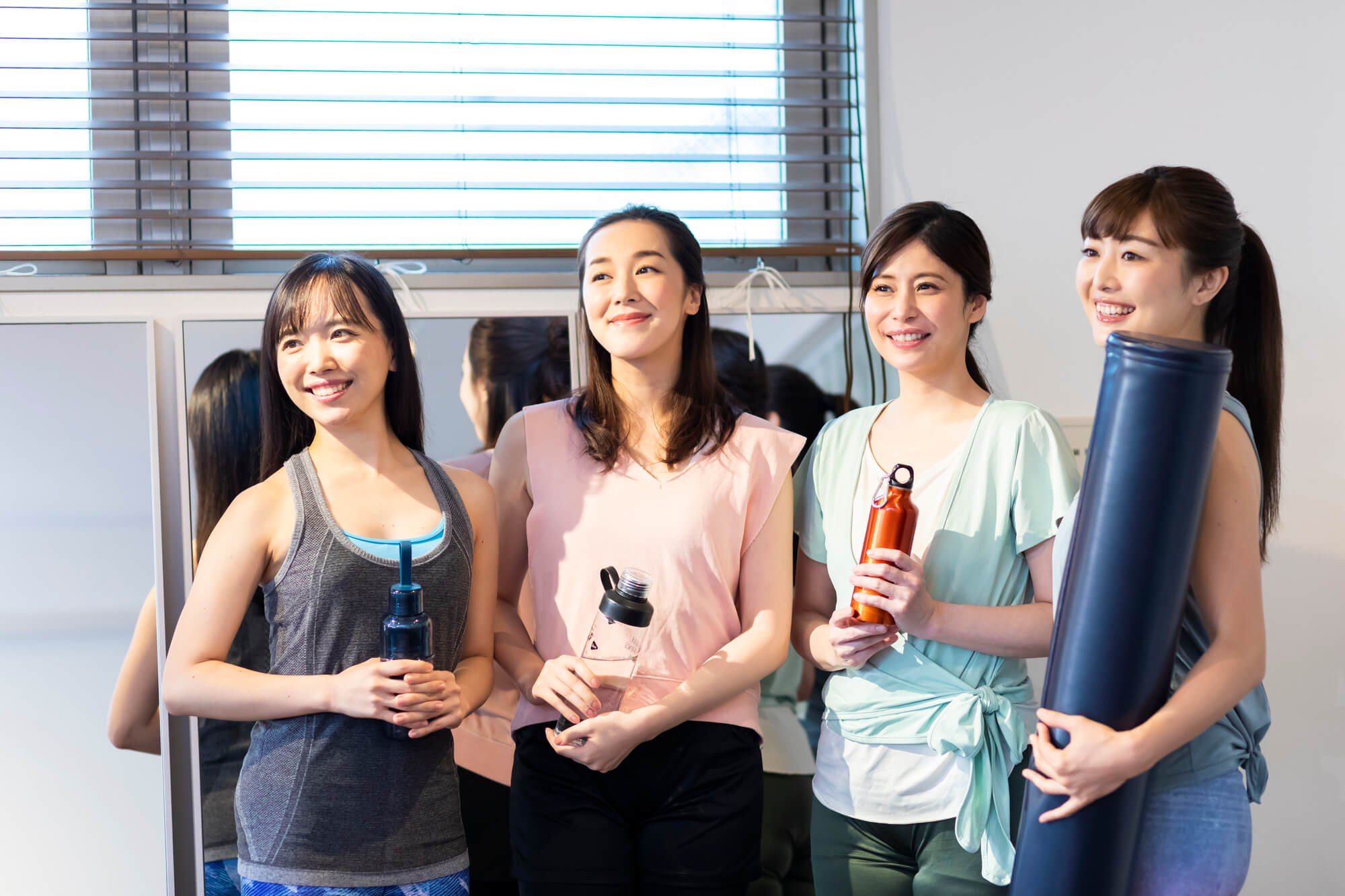 スポーツウェアの女性たち