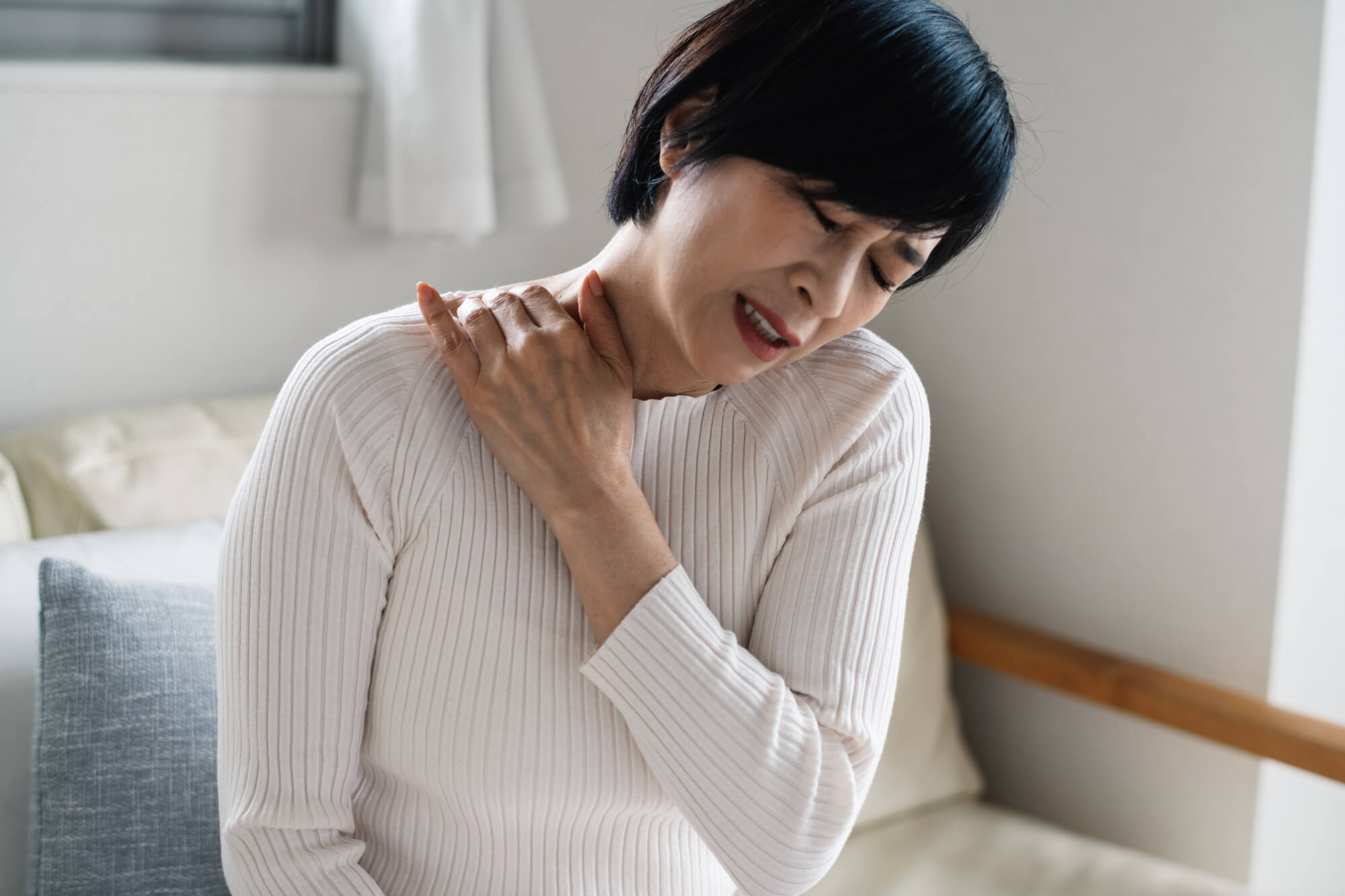 五十肩におすすめのストレッチ方法とは？原因と症状も解説